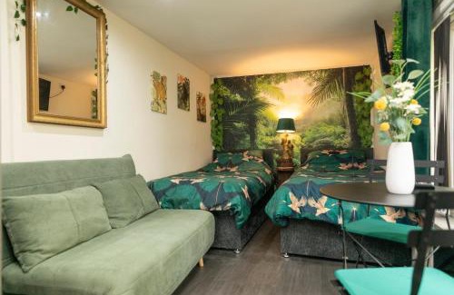 Littlehampton Apartment | Jungle Lodge