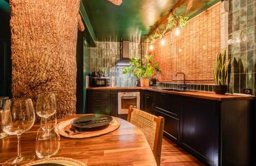 Toulouse South-East Apartment | Jungle Love Room