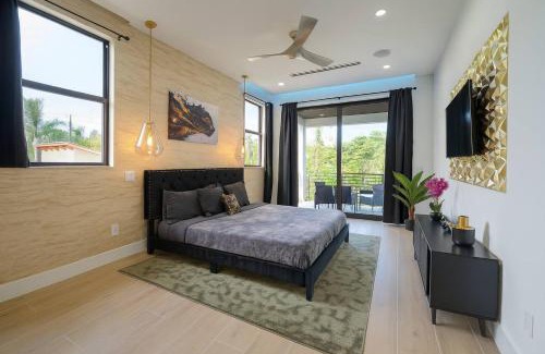 Harbordale House | Jungle Serene Lux Home with Pool Sauna Ice Bath