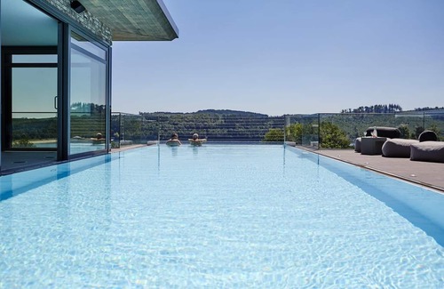 Langscheid Apartment | Junior loft in an elegant design with a large balcony