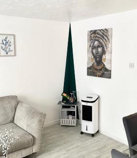Chadwell Apartment | Juniper Apartment - 2 Bedrooms
