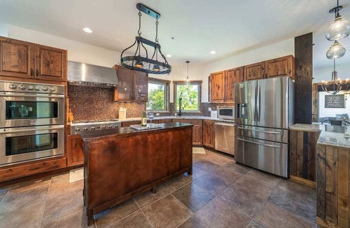 Orondo House | Juniper Hill Columbia River w/Hot Tub & Swim Spa