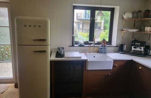 Cirencester House | Juniper House Cottage in the Cotswolds on award winning Lower Mill Estate.