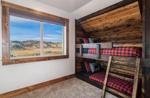 Orderville House | Juniper Mountain Retreat- Hot tub, Views, Between Zion and Bryce