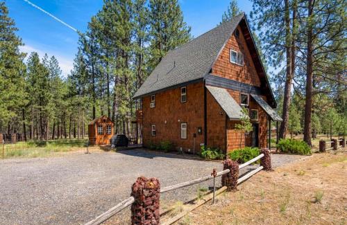Sisters House | Juniper & Pine, a Lodge-Style Cabin in Sisters, OR