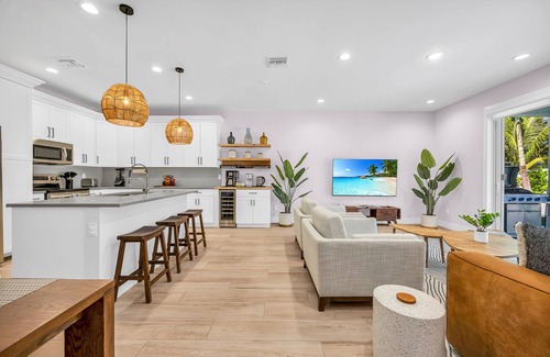 Jupiter House | Jupiter Palms Oasis | Luxe Pool/Spa Table Tennis!