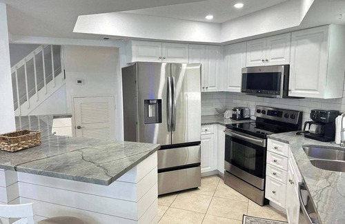 Seabrook Place House | Jupiter Retreat walk to Beach