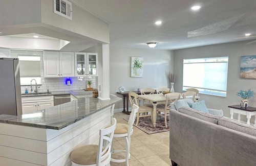 Seabrook Place House | Jupiter Retreat walk to Beach