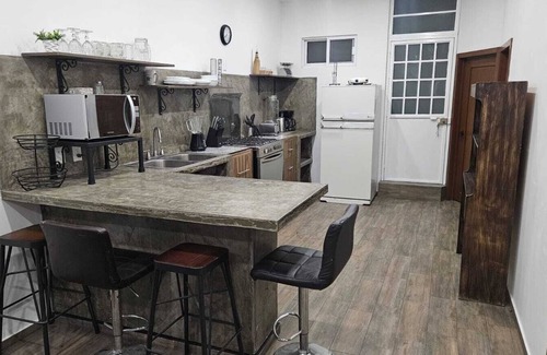 Guadalajara Municipality Apartment | Just 15 min walk from the metro which will take you in 10 min to the cntr of GDL
