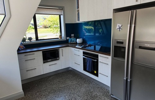 Waikawa Bay House | Just 3 minutes walk from the marina this Family getaway also has a Games room!