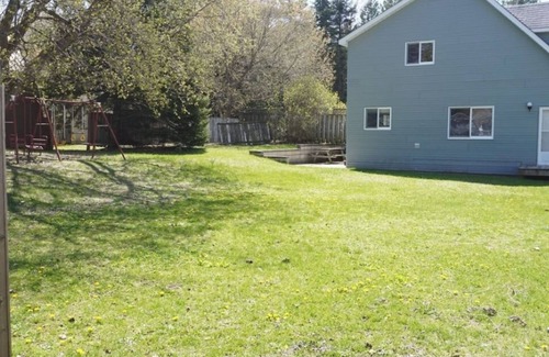 Sauble Beach Cottage | Just a few steps from the beach and Main Street!