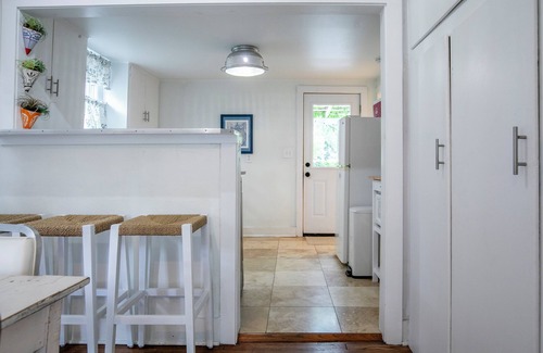 Oxford Cottage | Just A Sip Away from everything!
