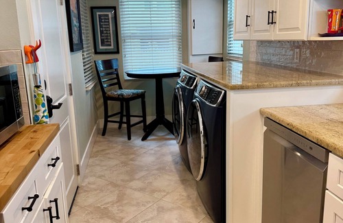 Siesta Key House | Just a three minute walk from the white sand of the world renowned Siesta Beach