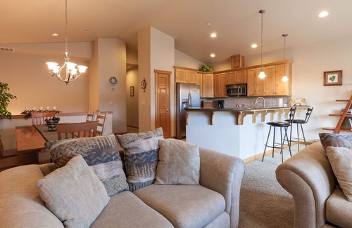 Mt. Hood - Columbia River Gorge House | Just Across Bridge to White Salmon - Quiet Spot with River and Gorge Views, A/C