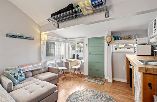 York Harbor Cottage | Just Beachy - Charming Studio for 2, Short Walk to Beach!