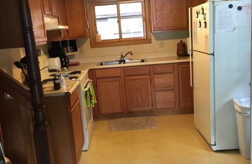 Mayfield Cottage | Just Fishing around Festivals! Beautiful fresh lake! Great for kids too!