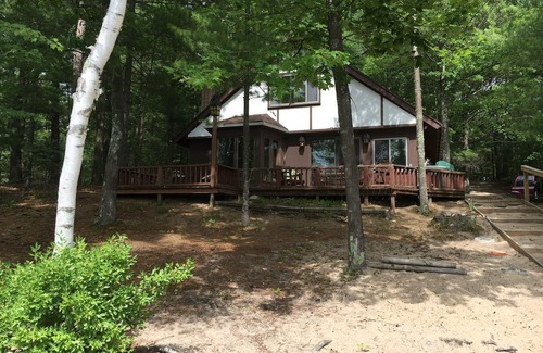 Mayfield Cottage | Just Fishing around Festivals! Beautiful fresh lake! Great for kids too!