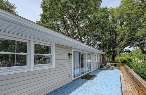 Hampstead House | JUST HIT THE RENTAL MARKET! Cozy modern home minutes to Topsail Island