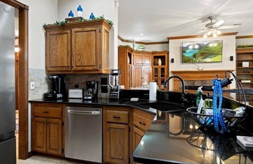 Wheatland House | Just Like Home #12: Norman Private Resort - pool, hot tub, pickle ball & more