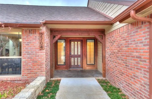 Norman House | Just Like Home #16: Norman 5BD, 4.5 BA, Swimming Pool, Billiards close to campus