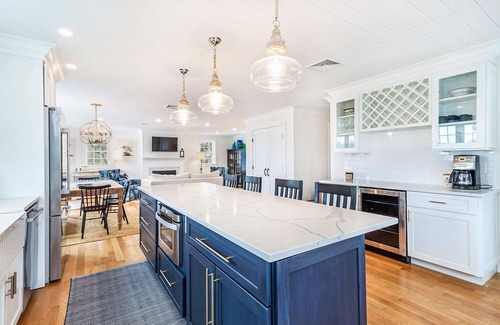 Sandwich House | JUST LISTED GREAT RATES BUILT IN 2022 STUNNING 3BD AC DOWNTOWN SANDWICH WALK TO BEACH BOOK NOW!
