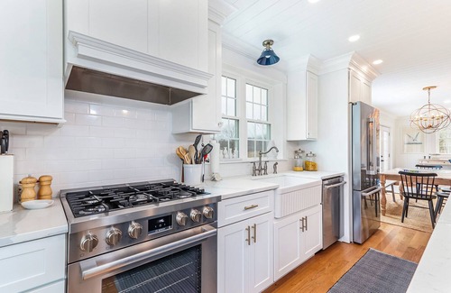 Sandwich House | JUST LISTED GREAT RATES BUILT IN 2022 STUNNING 3BD AC DOWNTOWN SANDWICH WALK TO BEACH BOOK NOW!