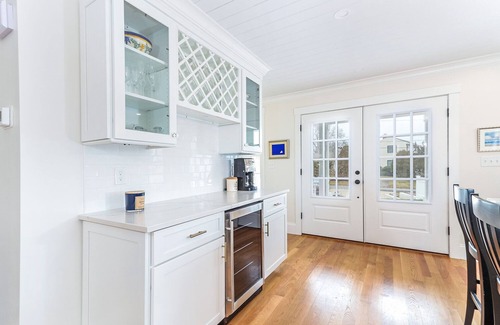 Sandwich House | JUST LISTED GREAT RATES BUILT IN 2022 STUNNING 3BD AC DOWNTOWN SANDWICH WALK TO BEACH BOOK NOW!