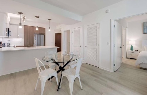 NoMa Hotel | Just mins from Metro RedLine | 2BR w/Desk, TV & Full kItchen