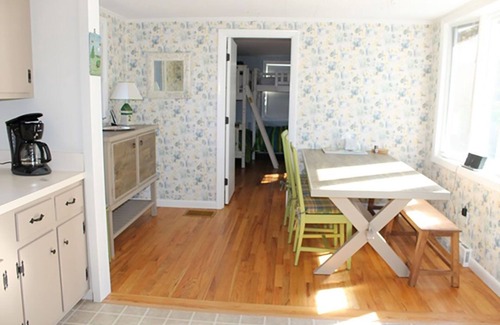Brewster House | Just minutes from the beach!