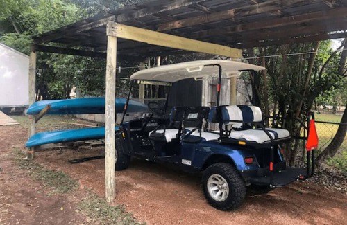 Bandera Cottage | Just off Main- Golf Cart avail to rent!