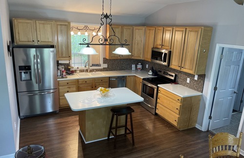 Taylors Apartment | Just off Main near Taylors Mill - CLEAN & COMFY