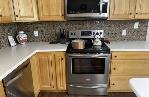 Taylors Apartment | Just off Main near Taylors Mill - CLEAN & COMFY