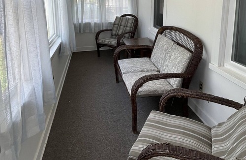 Germania House | Just outside of Hurley - Cozy Home Close to Fun Activities - Good Knight Inn