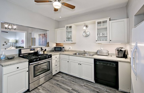 Nob Hill House | Just over 2 blocks to the Courthouse Square !