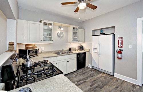 Nob Hill House | Just over 2 blocks to the Courthouse Square !