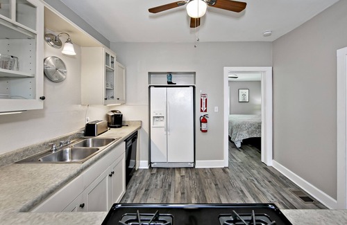 Nob Hill House | Just over 2 blocks to the Courthouse Square !