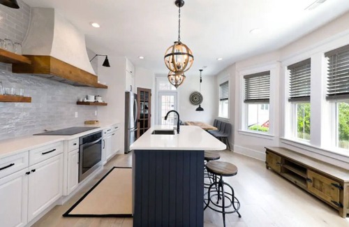 Ventnor City House | Just redone, 1 1/2 block from Ventnor beach