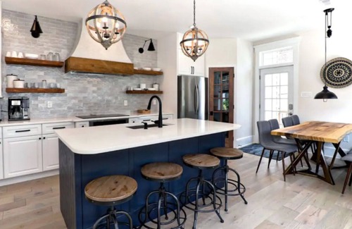 Ventnor City House | Just redone, 1 1/2 block from Ventnor beach