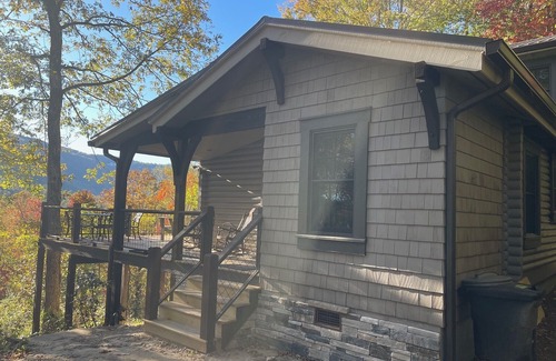 Cashiers Cabin | JUST RENOVATED! Dog-friendly Cozy Cabin With Mountain View & Fire Pit
