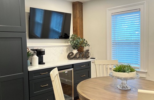 Plymouth Apartment | Just Renovated-Downtown Plymouth-America's Hometown-Spacious-Parking-Yard & MORE