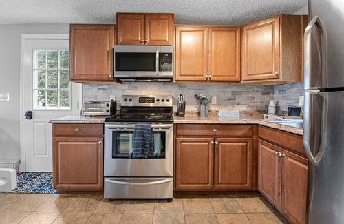 Piety Corner Apartment | Just Renovated, Private & Quiet 2 Bedroom Unit