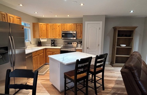 Park City Condo | Just Renovated, RH King Bed, Ideal Location Skiing Deer Valley East Village, PC