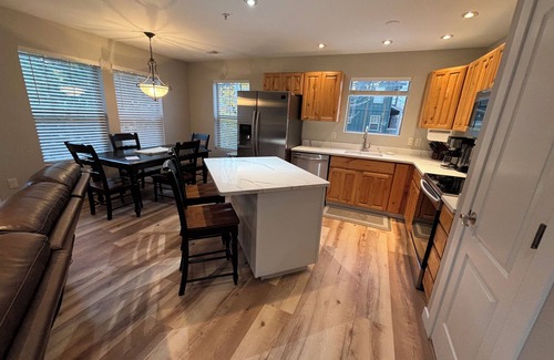 Park City Condo | Just Renovated, RH King Bed, Ideal Location Skiing Deer Valley East Village, PC