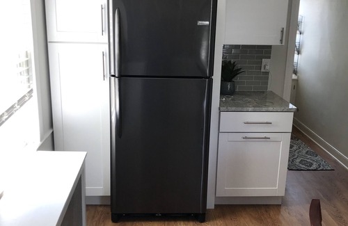 Plymouth Cultural District Apartment | Just Renovated-Spacious 3 Bedroom-Downtown Plymouth-Private-Parking-Yard & MORE