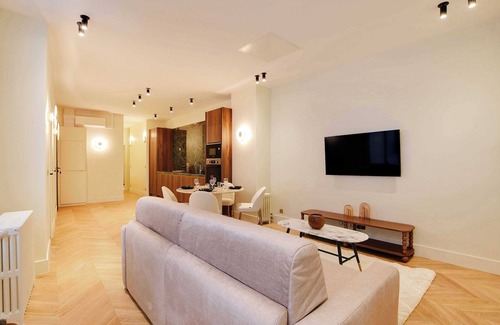 Saint-Victor Apartment | JUST STEPS AWAY FROM THE ICONIC NOTRE DAME - BLVD SAINT GERMAIN - 2 BEDROOM