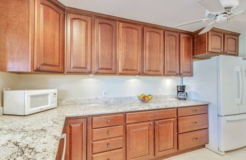 Historic Lahaina Front Street House | Just steps to the ocean.