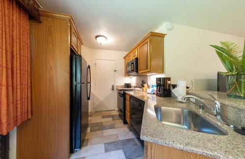 Princeville Hotel | Just What You're Looking For! W/Kitchen, Outdoor Pool, Free Parking!