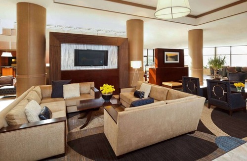 Alexandria West House | Just What You Were Looking For! 4 Comfortable Units, Onsite Dining, Pool