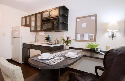 Anaheim Resort Resort | Just What You Were Looking For! 2 Comfortable Units, Kitchenette, Pets Allowed