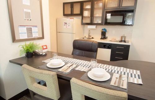 Anaheim Resort Resort | Just What You Were Looking For! 2 Comfortable Units, Kitchenette, Pets Allowed